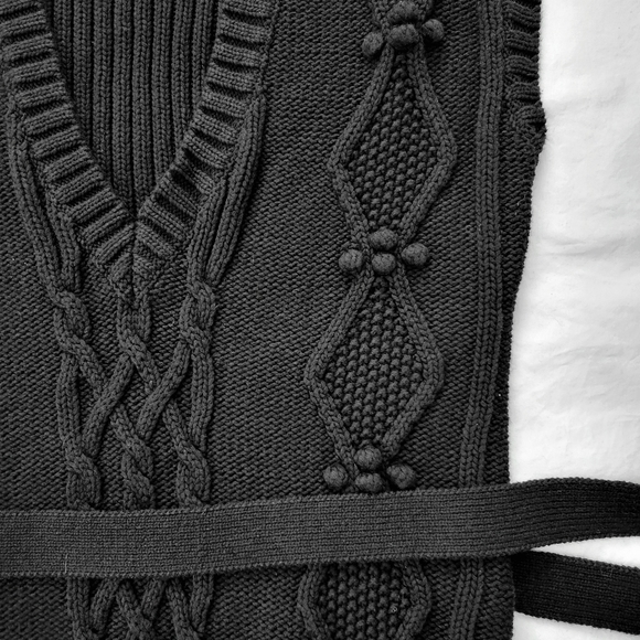 Ann Taylor LOFT black long cable knit v-neck sweater vest Medium - Picture 2 of 4